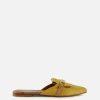 Alviero Martini Scarpe Basse | Slipper Con Morsetto In Pelle Scamosciata Ocra